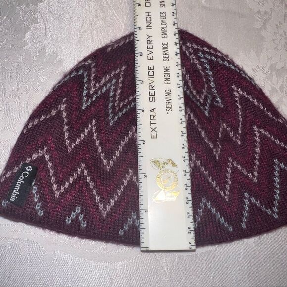 Columbia Beanie Women’s One Size Acrylic Wool Blend Purple/Wine Geometric - Picture 4 of 7